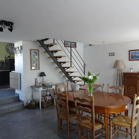 Stone House In Near Sandy Prázdninový dům