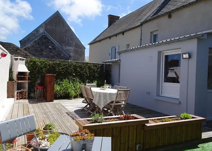 Stone House In Near Sandy * Bricqueville-sur-Mer